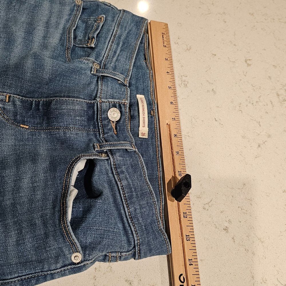 Levi's Women's Classic Bermuda‎ Shorts Cuffed Hem Denim Size 26 - Picture 14 of 14
